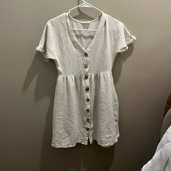 Dresses & Skirts - Cream baby doll dress